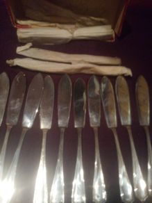 18 Vintage/Antique Newbridge Fish Knives