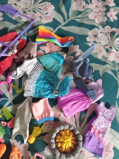 dolls clothes and accessories