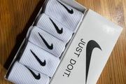 Nike Men's White and Black Socks