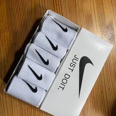 Nike Men's White and Black Socks