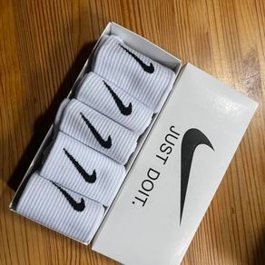 Nike Men's White and Black Socks