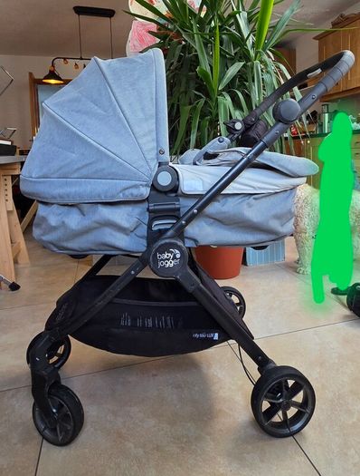 baby jogger foldable pram and bassinet