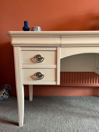 Dressing Table and 2 Matching Bedside Lockers