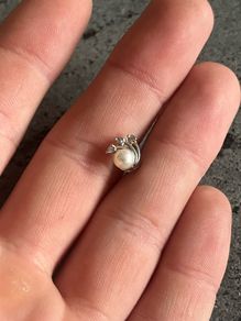 9 carat pearl earrings