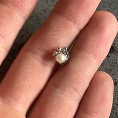 9 carat pearl earrings