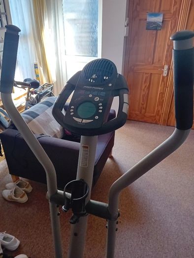 Cross trainer