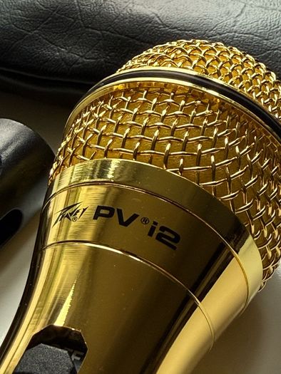 Peavey PVi 2 Gold Dynamic Vocal Microphone with Case & Clip