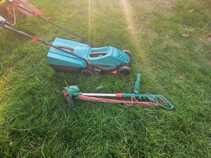 electric lawnmower