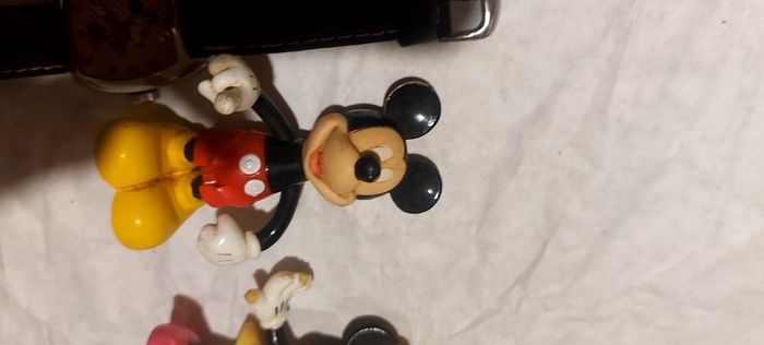 Minnie mouse ,walt disney vintage watch collection,plus 2 free used toys ,used condition, free shipping within Ireland, sold as is.