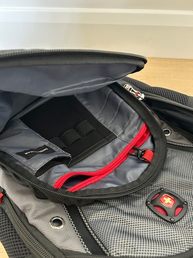 SwissGear/Wenger Synergy laptop backpack (black/gray)