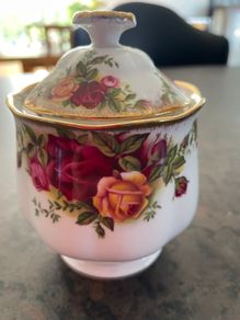 Royal Albert Old Country Roses bone china jam pot / sugar