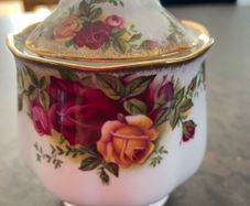 Royal Albert Old Country Roses bone china jam pot / sugar