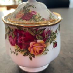 Royal Albert Old Country Roses bone china jam pot / sugar