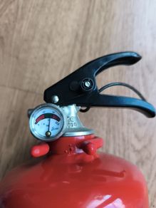 Powder extinguisher