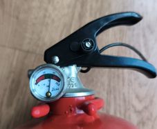 Powder extinguisher