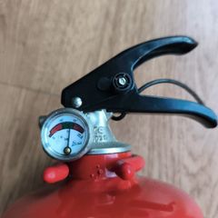 Powder extinguisher