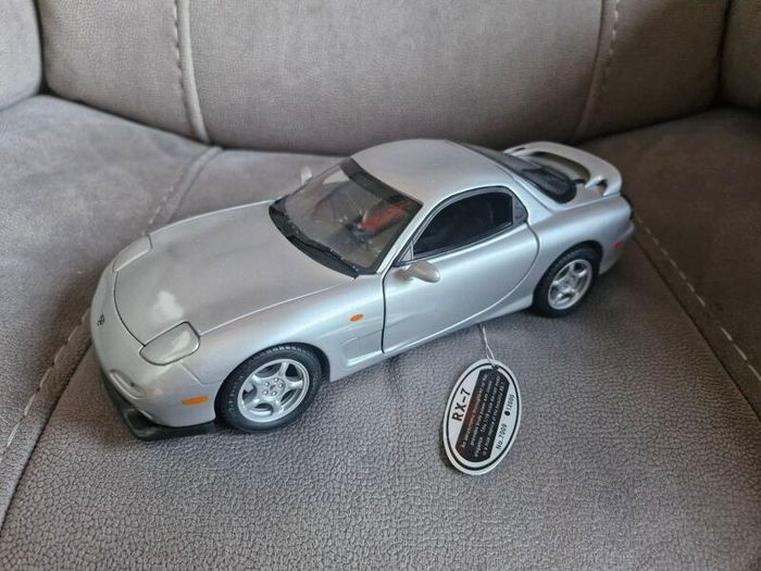 kyosho rx7 1:18