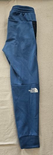 2 x The North Face boys clothing