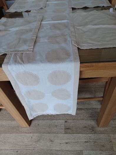 Table runner and table mats