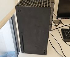Xbox Series X 1TB + 2 Controllers + MSI G24 75Hz Monitor