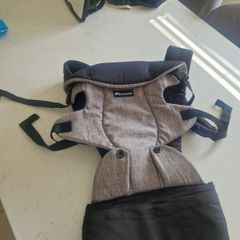 BeBe Comfort adjustable baby carrier/ Harness