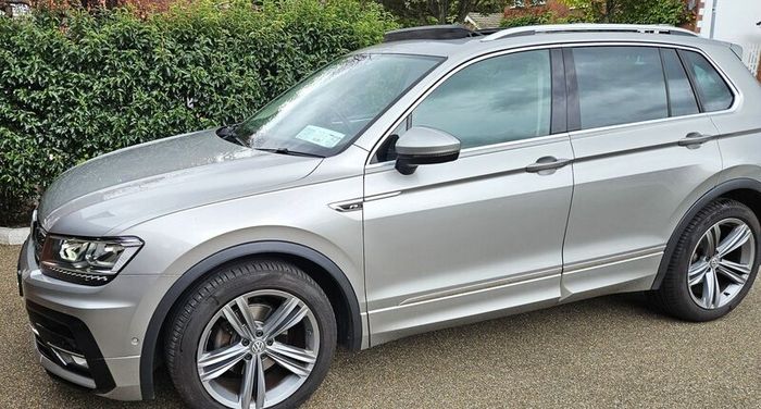 Volkswagen  R-line Tiguan 2019  + Pan Sunroof