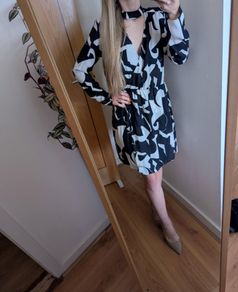dress womens size S , black and white elegant dress with long sleeves like new