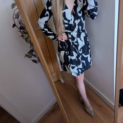 dress womens size S , black and white elegant dress with long sleeves like new