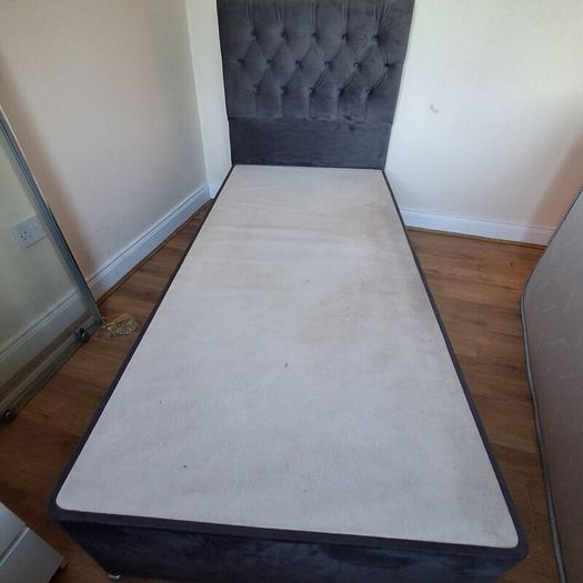 Single divan bed with 2 drawers and headboard