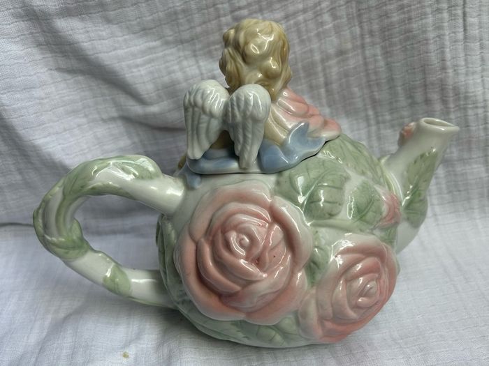 1998 3 D Cherub Angle Avon Cabbage Patch Roses Teapot.