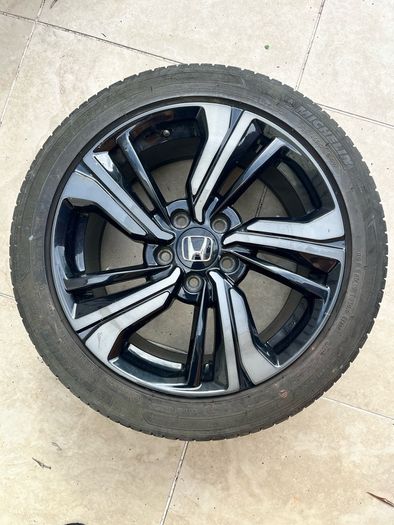 Honda Civic 17 inch Wheel with Michelin Tyre