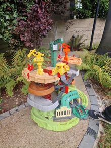 Thomas tank engine and Friends track and crane set