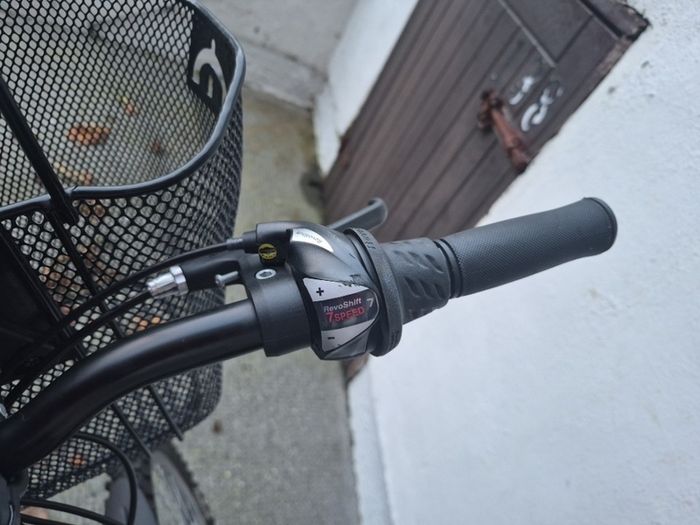 Apollo Twilight ladies bike with basket