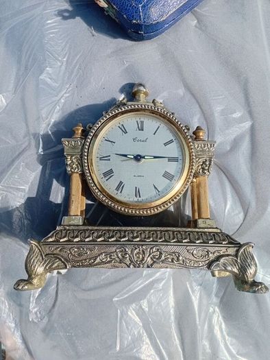 Vintage Coral Clock