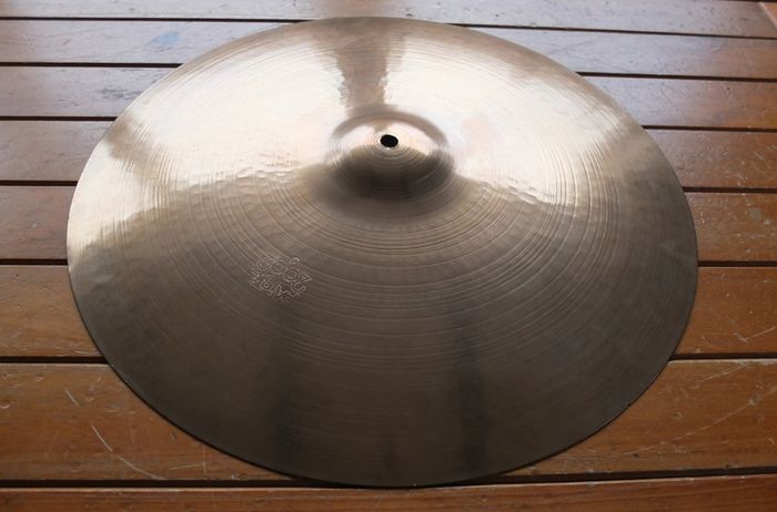 Paiste 2002 Black Label 18inch Med Crash Cymbal.