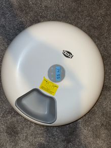 Automatic food dispenser