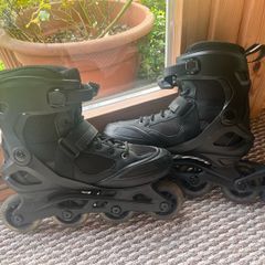 Rollerblades/skates