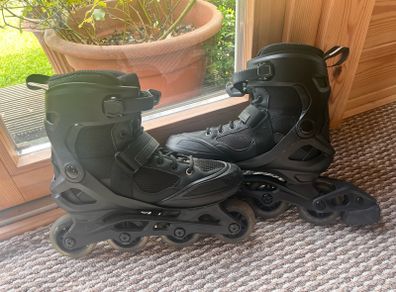 Rollerblades/skates