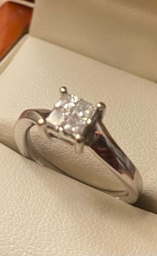 18ct white gold Diamond quad solitaire 4 claw size M original cost 1,795