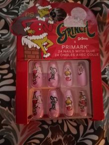 the Grinch Christmas nails