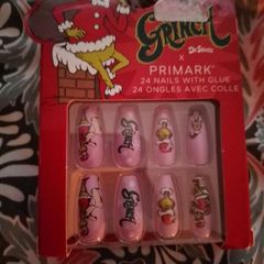 the Grinch Christmas nails