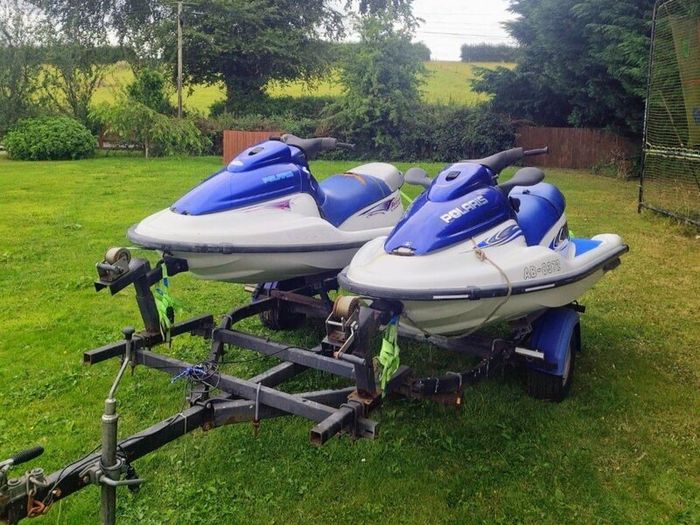 2 jet skis + trailer (free banana boat)