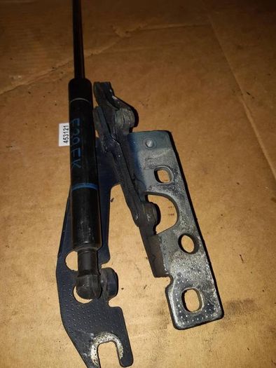 BMW 5 e39  bonnet hinge& gas strut