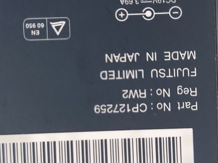 Rare Vintage Fujitsu Siemens Lifebook, E Series, FPC07048B Part number CP127259, Running Windows 2000 Professional, uses 3.5 floppy disk, 20GB HDD, amd all the connecting Ports from 30 years ago Era
