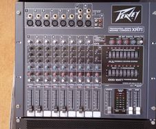 Peavey XR800F+ Professional Series 1000 Watt Powered Mixing Console in Excellent Condition + Flight Case