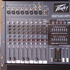 Peavey XR800F+ Professional Series 1000 Watt Powered Mixing Console in Excellent Condition + Flight Case