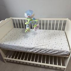 baby cot