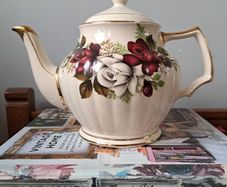 Vintage Sadler England Dark Red and White Roses Teapot