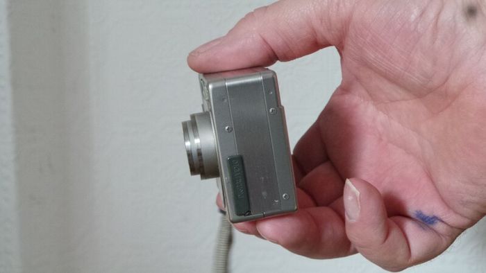 Canon Digital IXUS compact digital camera