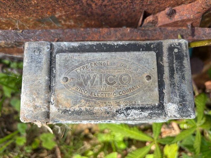 Vintage stationary engine with WICO ignition